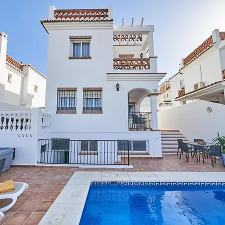 Pura - Private Jacuzzi & Heated Pool Holiday home