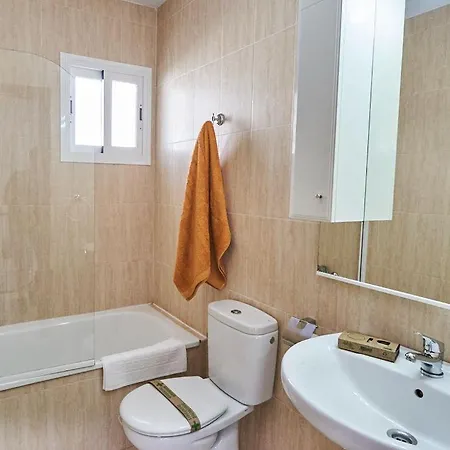 Pura - Private Jacuzzi & Heated Pool Holiday home *
