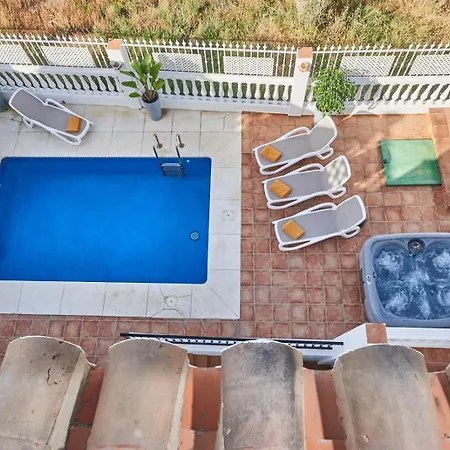 Pura - Private Jacuzzi & Heated Pool Holiday home *