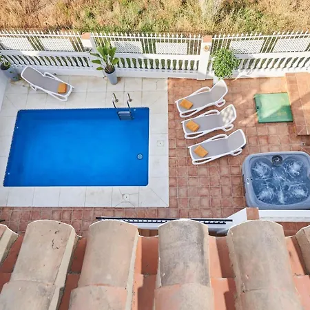 Pura - Private Jacuzzi & Heated Pool Holiday home *
